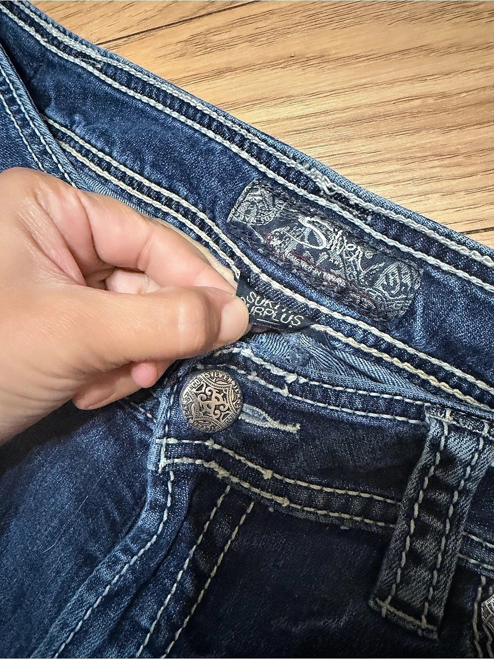 Silver Jeans - Picture 3 of 5